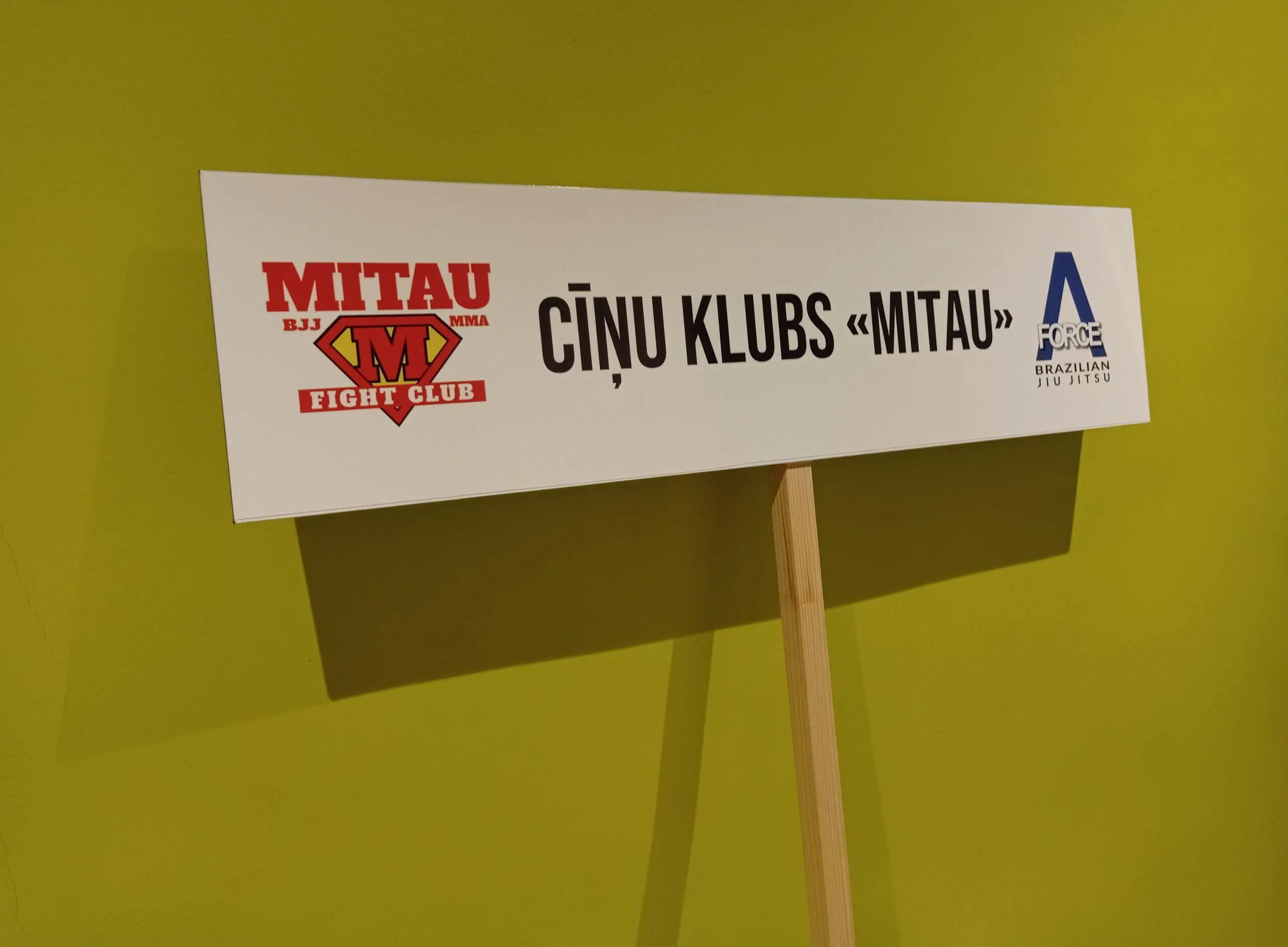 Cīņu kluba plāksne